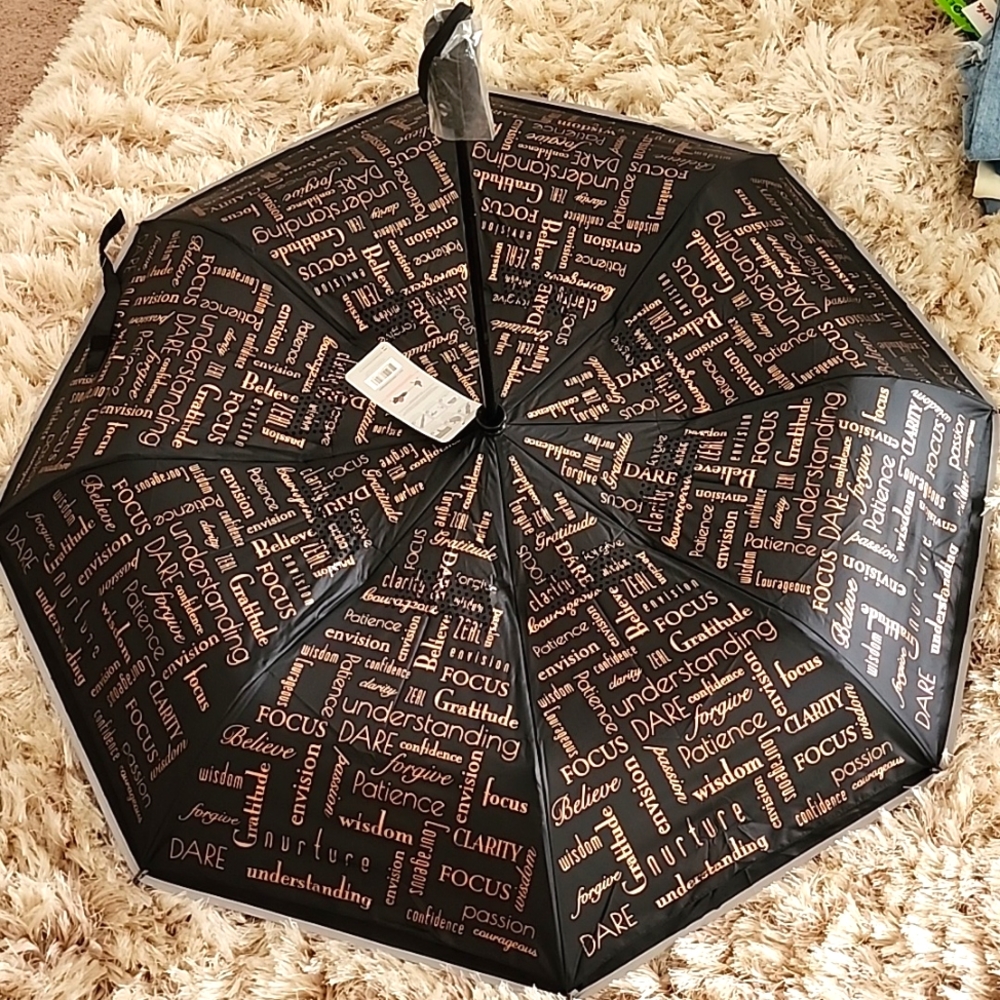 NWT Revers-a-Brella umbrella